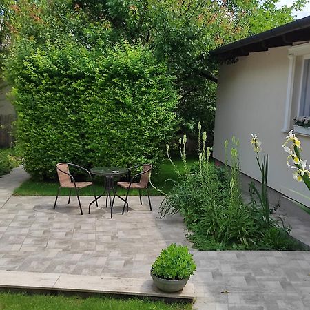 Garden Home Törökbálint Exterior foto